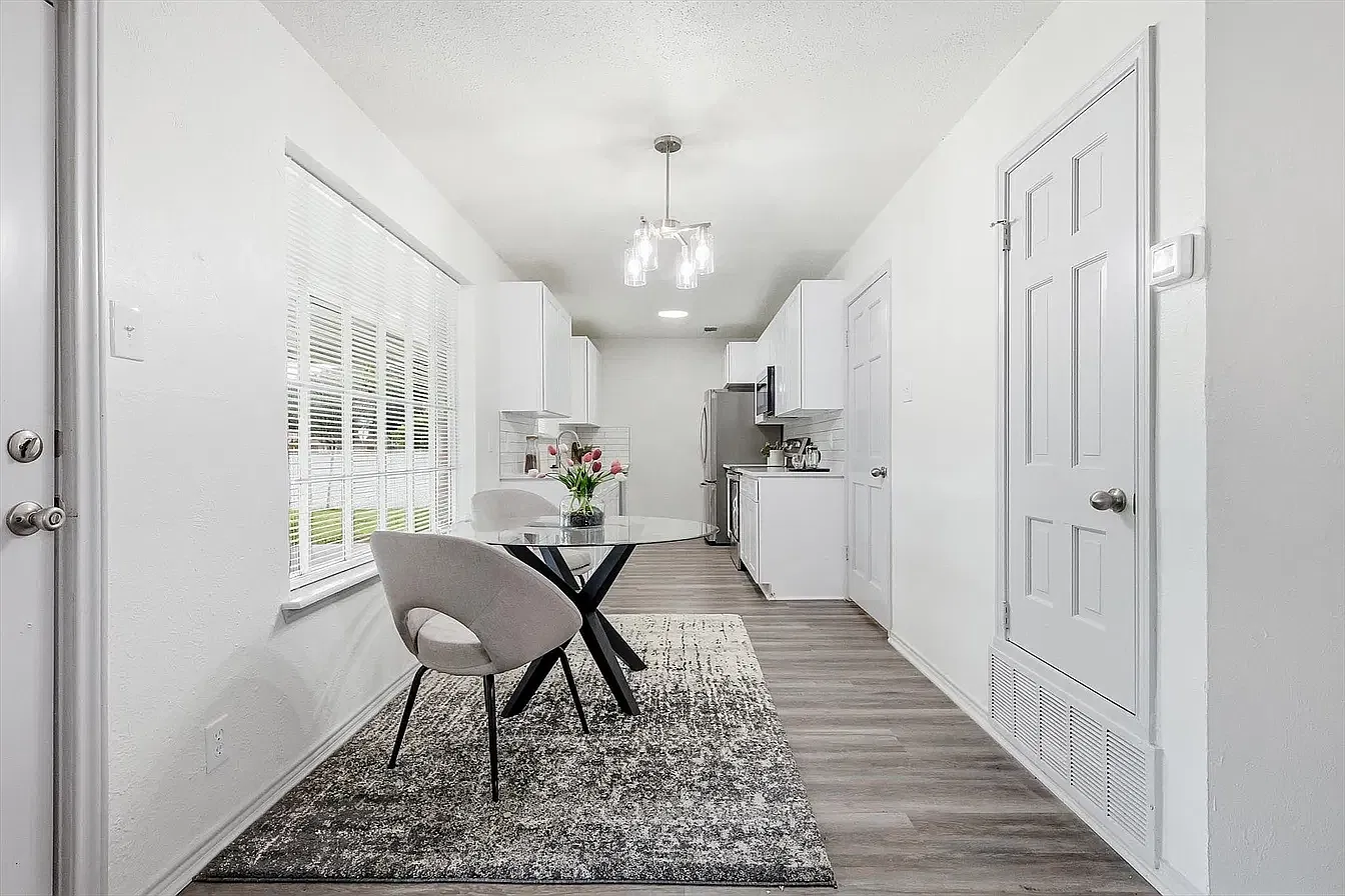 5 bed, 2893 sqft, $2,600 — Photo 4