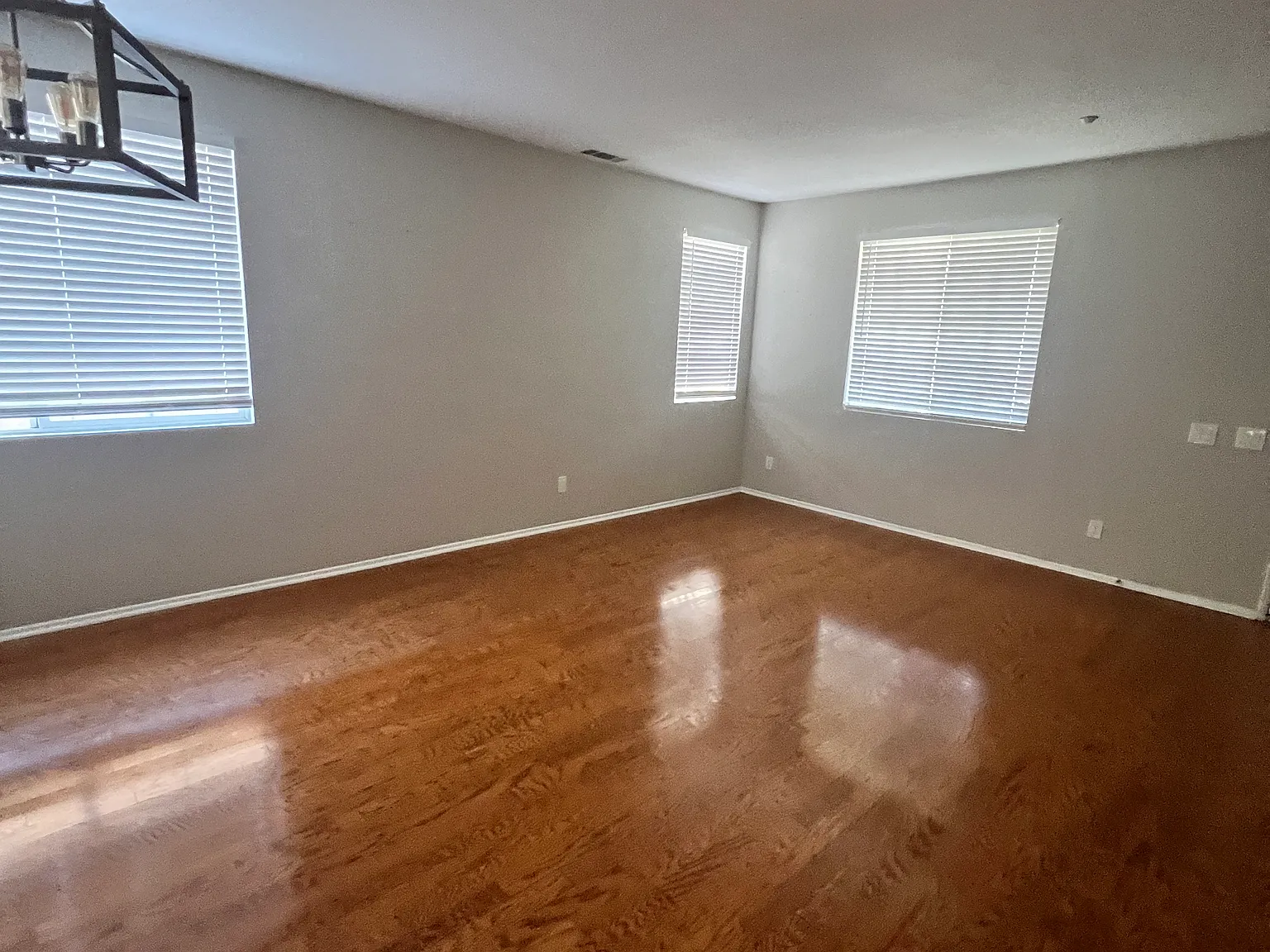 4 bed, 2900 sqft, $3,600 — Photo 4