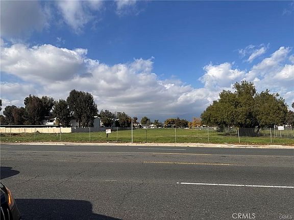 2nd image of 1373 E Holt Blvd #33
