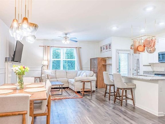 5th image of 142 Hampton Cir