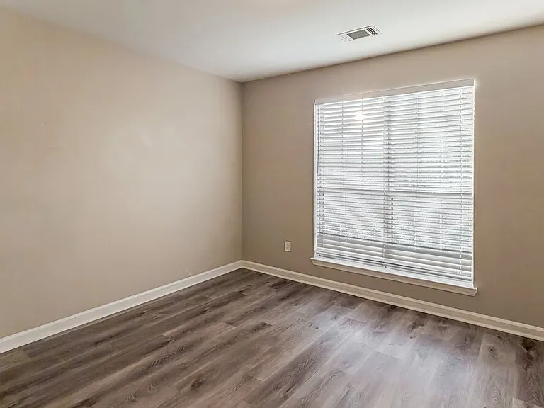 520 Brooksdale Dr — Photo 12