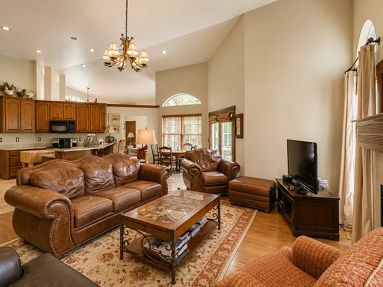 13600 Lake Shore Dr — Photo 8