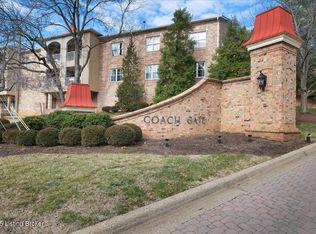 5701 Coach Gate Wynde APT 38, Louisville, KY 40207