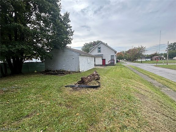 3rd image of 904 E Florida Ave