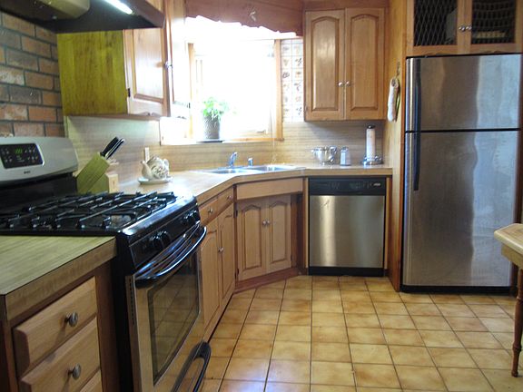 5th image of 6319 Colbath Ave