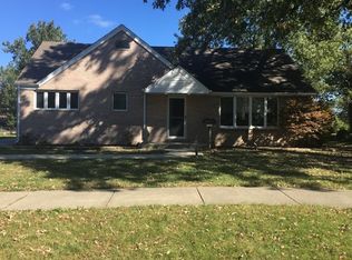 336 Crestwood Dr, Roselle, IL 60172