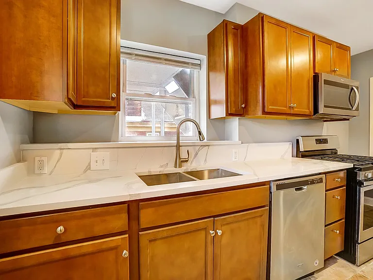 646 Park Ave #2 — Photo 7