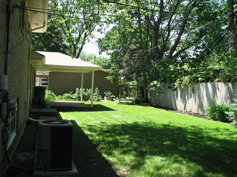 414 Brook Ln — Photo 8
