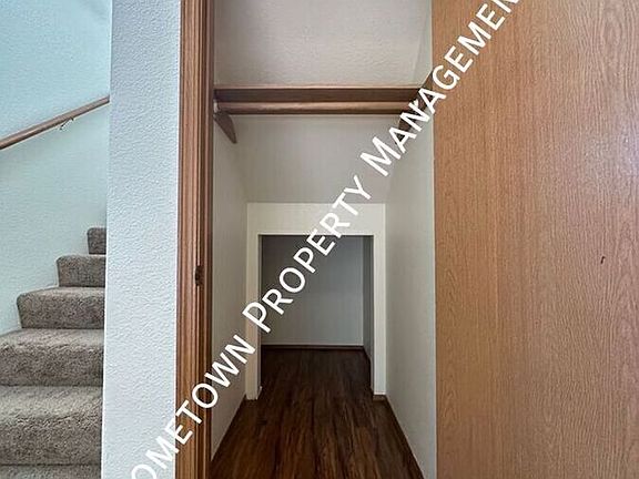 4th image of 9324 Fairhill Dr NE