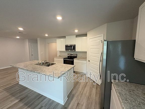 5th image of 4955 Red Cedar Rd