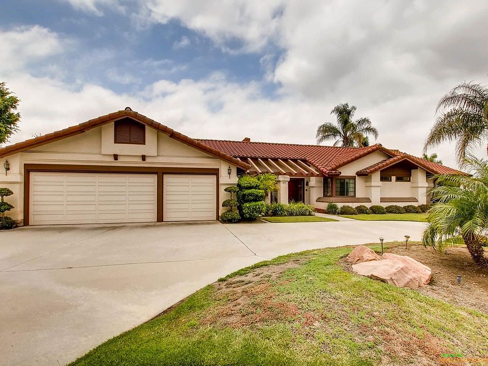 1st image of 1555 Stoneridge Cir
