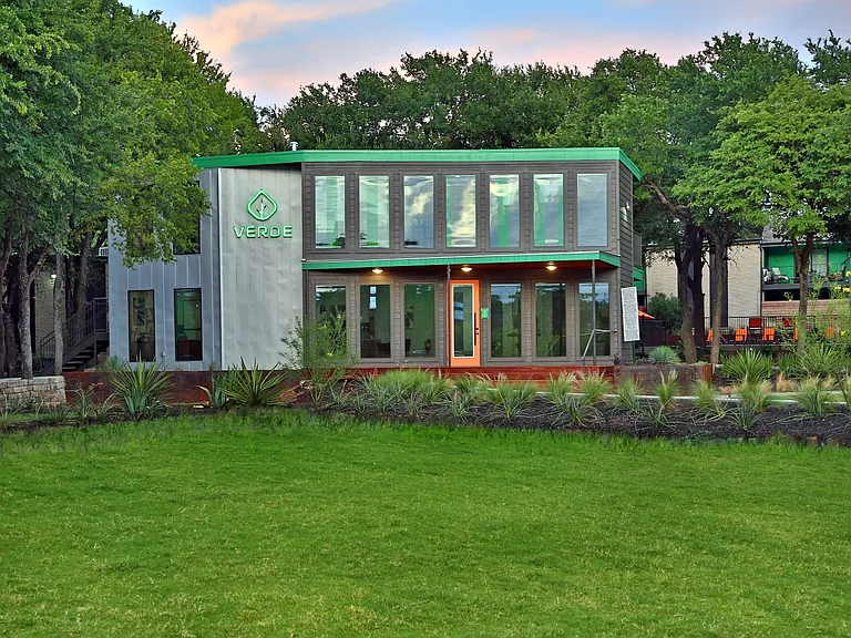 Verde Apartments — Photo 9