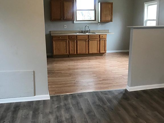 3rd image of 3064 W 47th St #Up