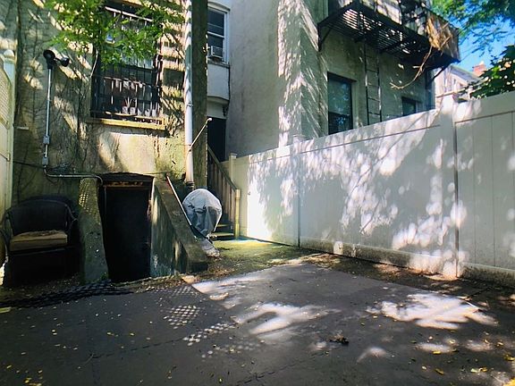 3rd image of 495 12th St #1LL