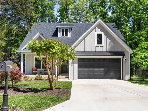 208 Coachlight Trl, Burlington, NC 27215