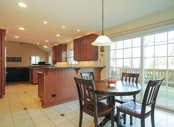 4th image of 339 S Old Wood Ct