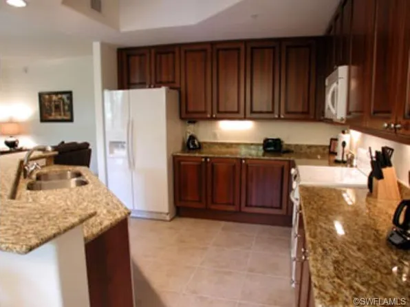 1045 Sandpiper St, Naples, FL 34112