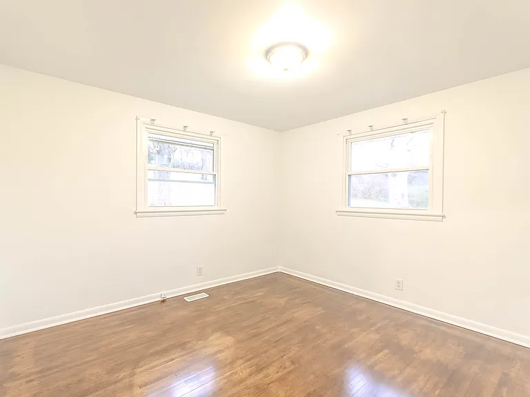 567 Valleywood Dr — Photo 7