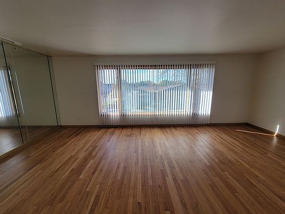 4th image of 9225 S Cregier Ave #2