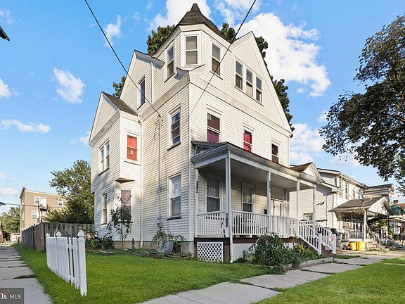 2nd image of 902 Revere Ave