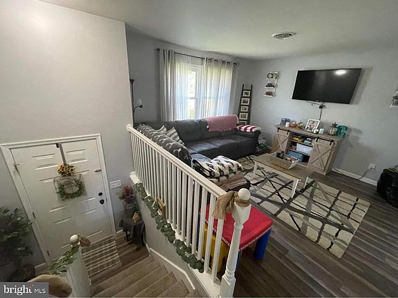 5th image of 25 N Fisher St