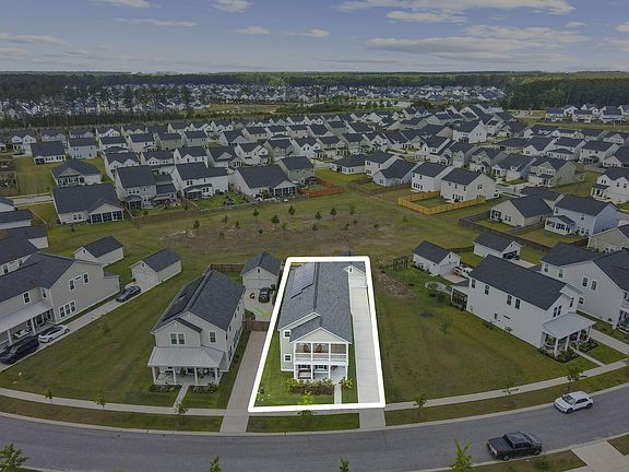 2nd image of 1020 Arrowwood Way