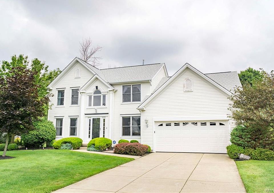 1st image of 17 Stone Hedge Dr
