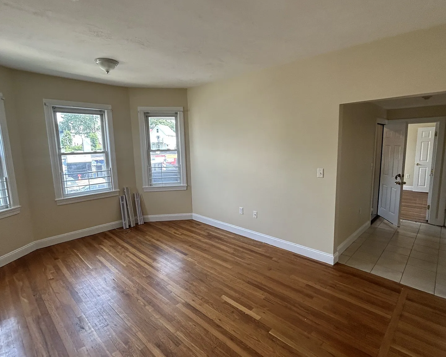 4 bed, 1.5 bath, 1400 sqft, $3,600 — Photo 3