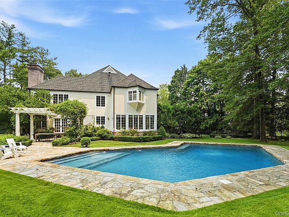 2nd image of 16 Hampton Road