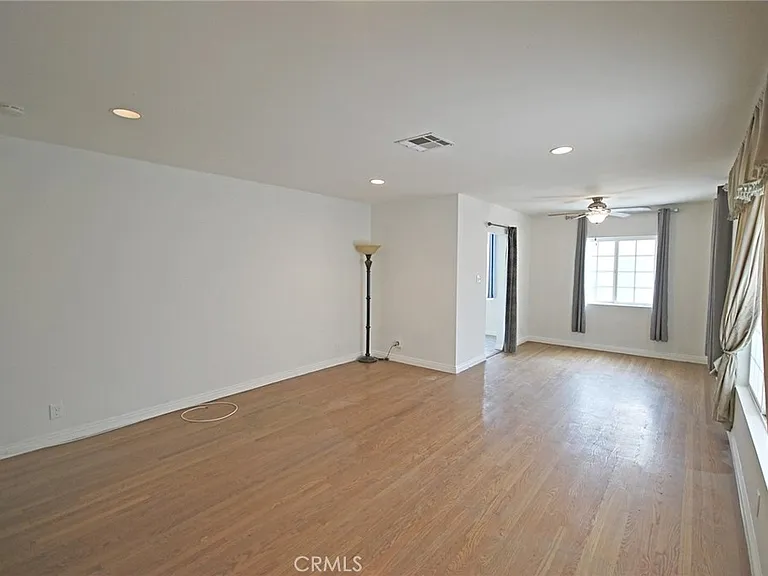 10622 Zelzah Ave — Photo 5