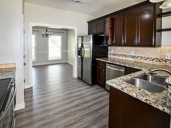 5th image of 105 Knotting Pl