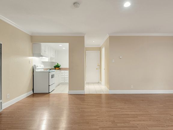 4th image of 1735 Woodland Ave #9