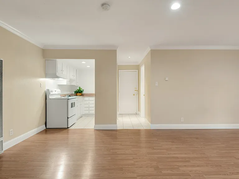 Stanford Garden Apartments — Photo 4