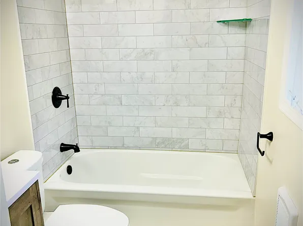 110 W Willow Dr, Roseland, IN