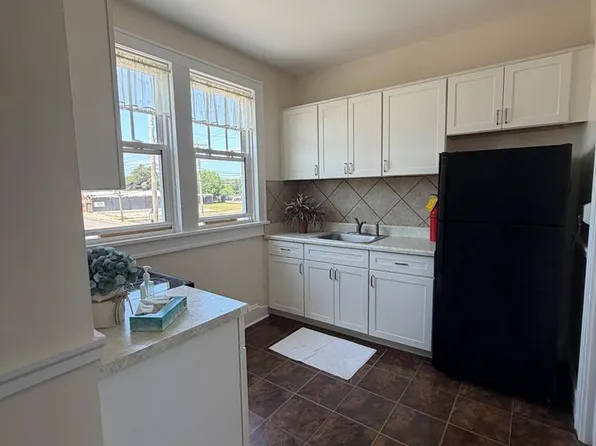72 S Main St #A, Kilmarnock, VA 22482