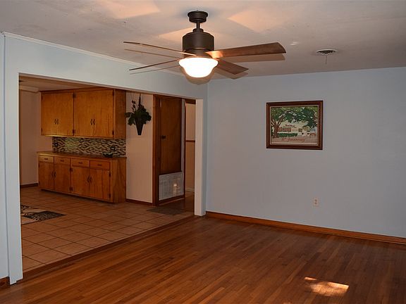 5th image of 7261 Riverwood Dr E