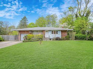 1526 Pine Acres Blvd, Bay Shore, NY 11706