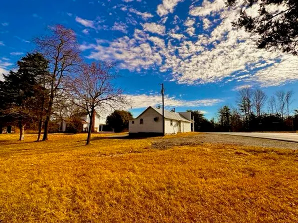 7335 Johnson Mountain Rd, Huddleston, VA 24104