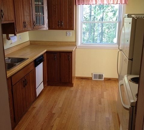 4th image of 624 N 39th Ave W