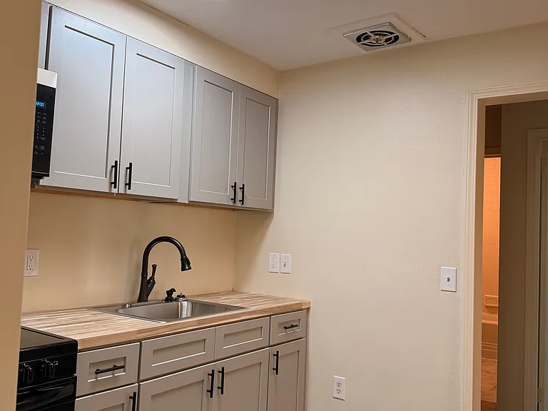 64 Albany St #2 — Photo 10