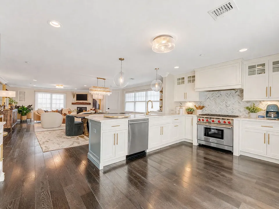 9 Village Green Dr