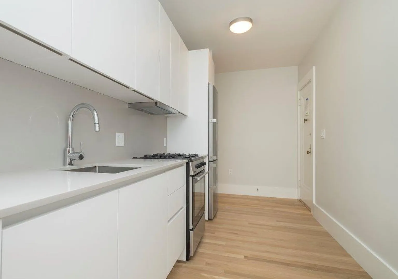 $2,650/month Brighton | 1 Bedroom | 1 Bathroom | 585 SF | Available 09/01/2026 — Photo 4