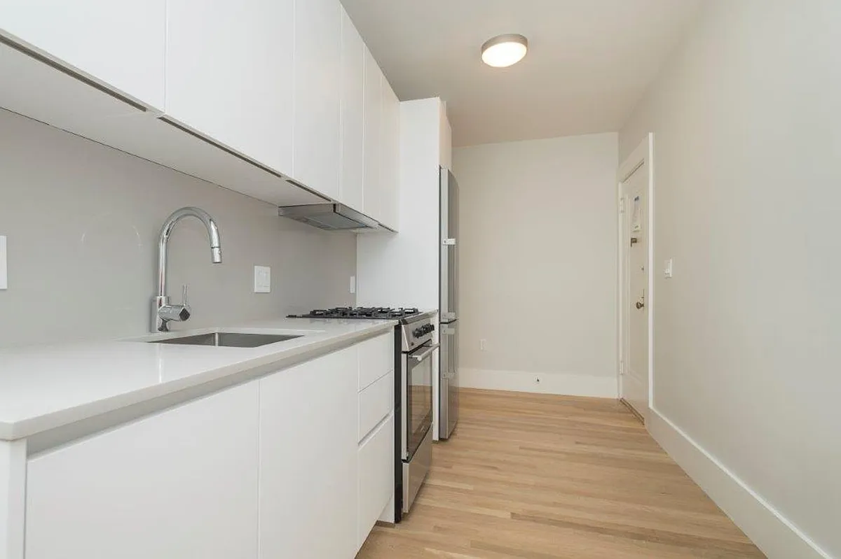 Building Photo - 290 Chestnut Hill Ave #L4