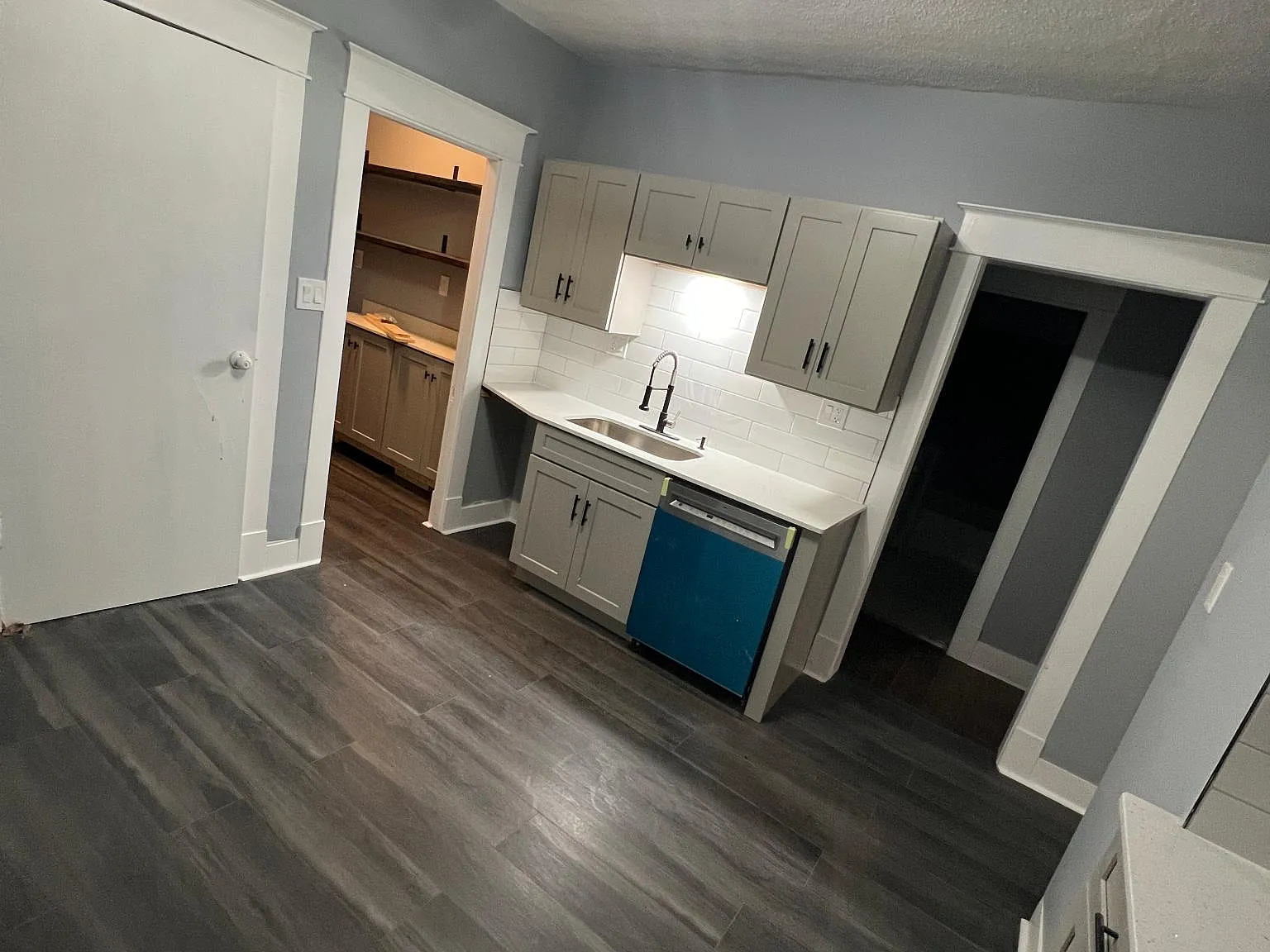 180 Oak Grove Ave — Photo 2
