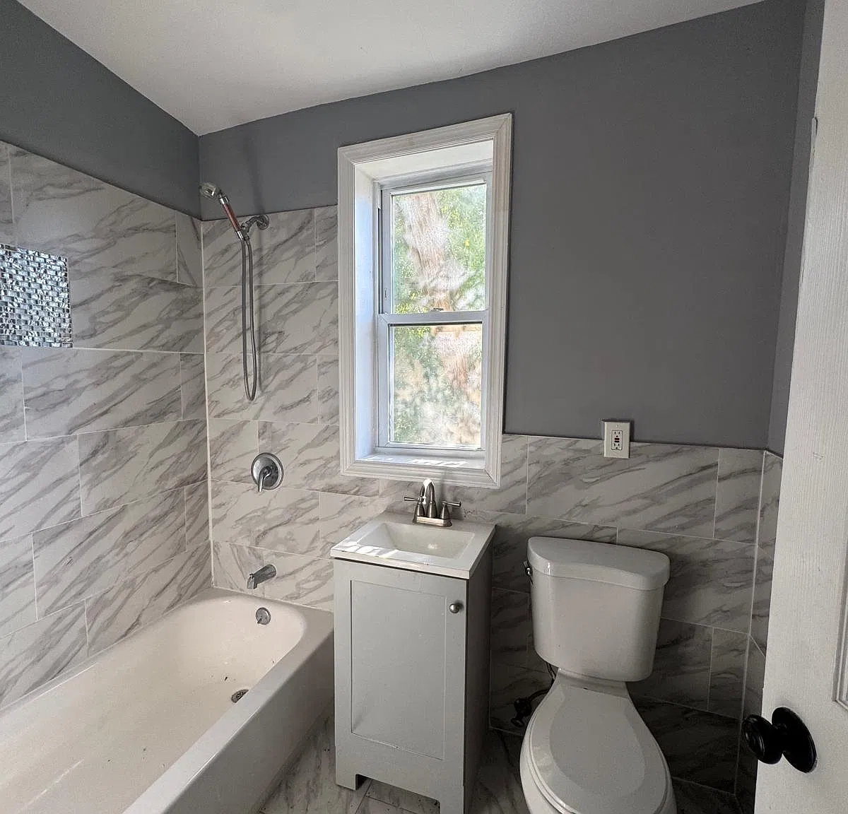 4 bed, $2,600 — Photo 2