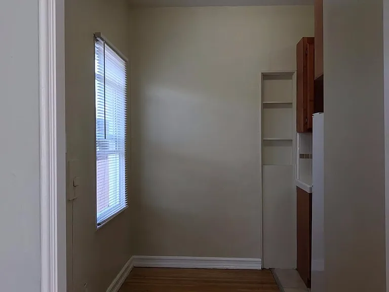 1197 N Ardmore Ave — Photo 3