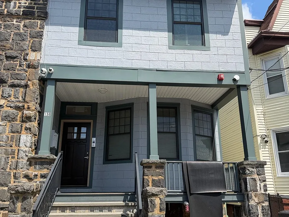 152 Stevens Ave #1