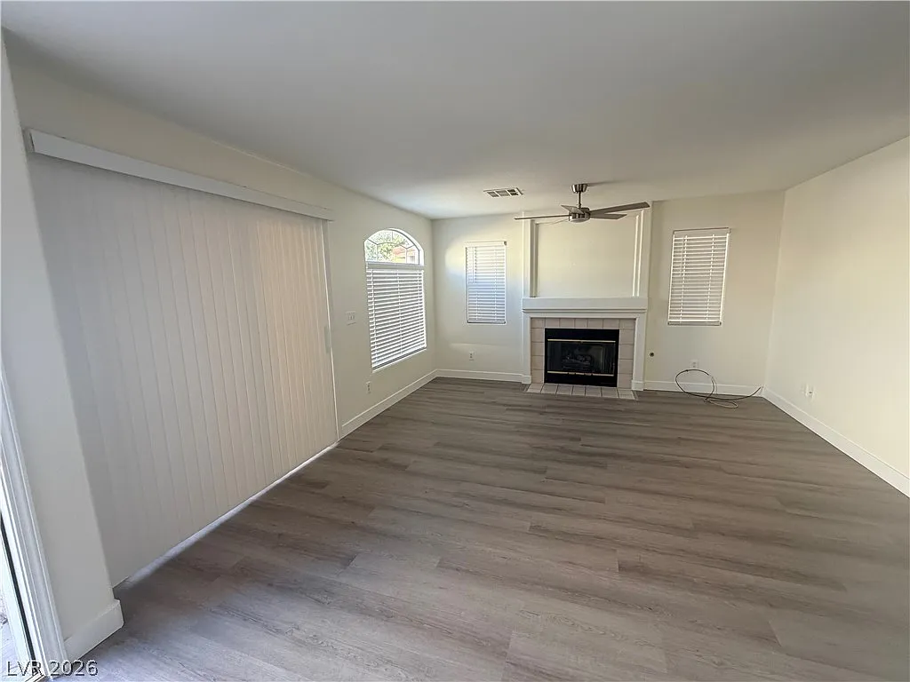 3 bed, 2.5 bath, 1468 sqft, $1,900 — Photo 4