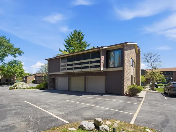 1 W Stonebridge Ct APT 1C, Palos Hills, IL 60465