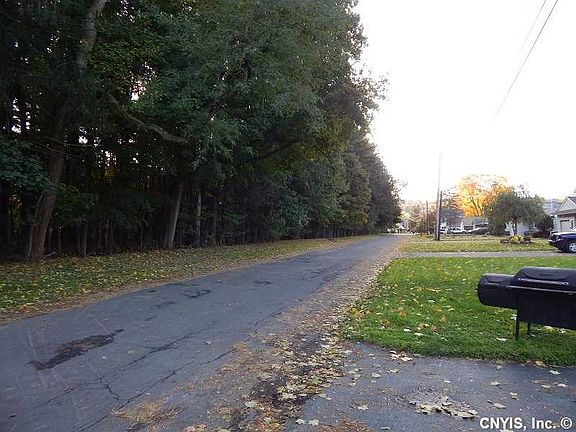 4th image of 127 Conifer Dr